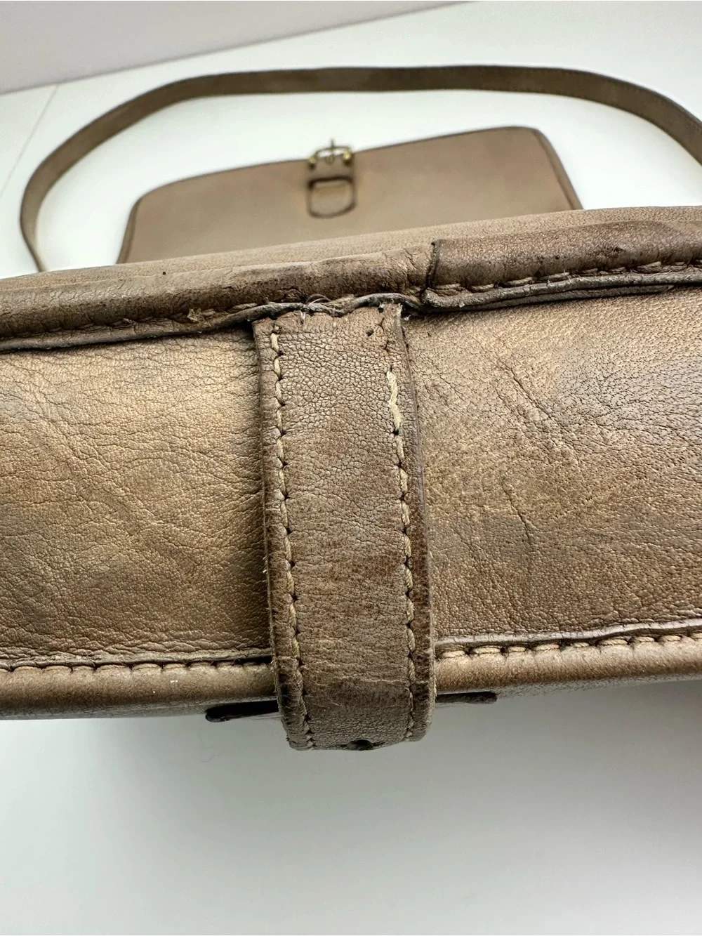 Frye Vintage Leather Messenger Crossbody Buckle Flap Bag Purse Distressed Tan